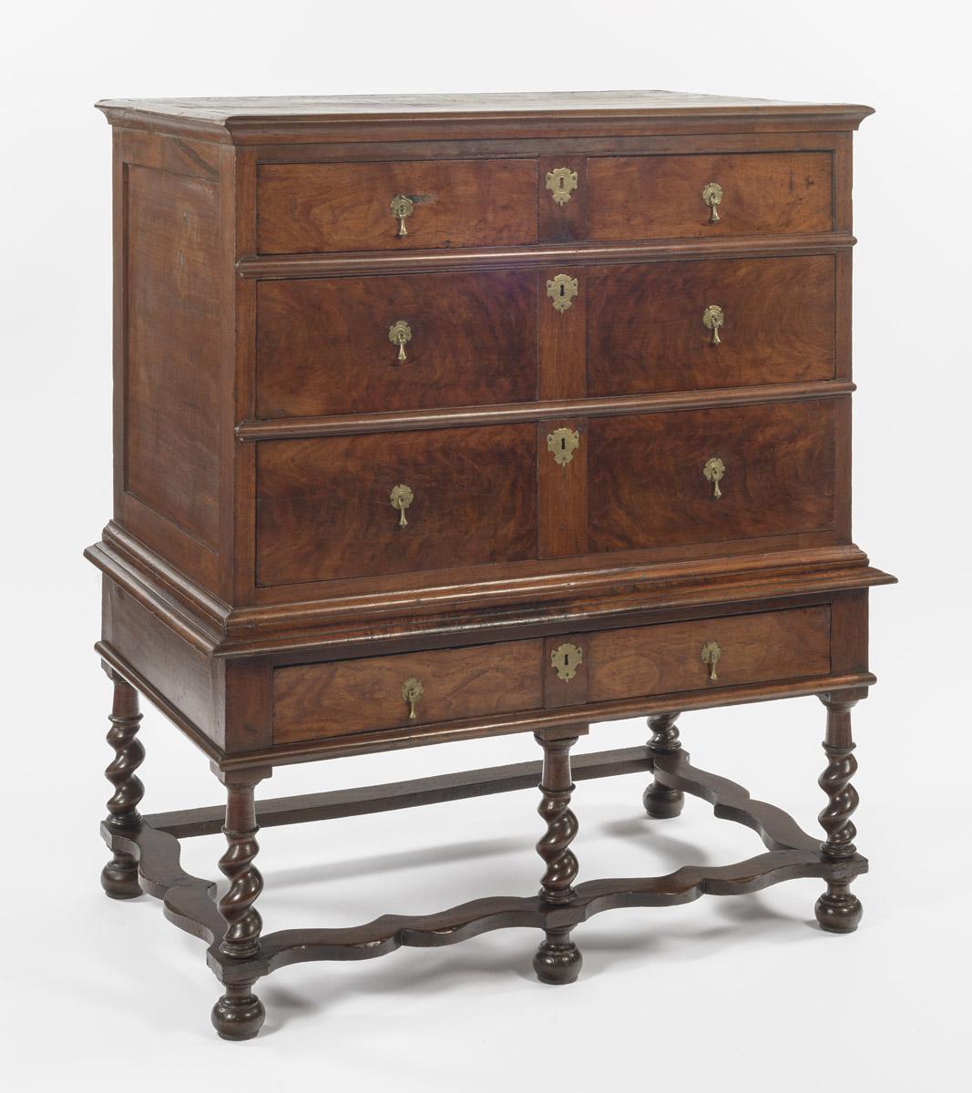 1958.0559 Chest of drawers, view 1