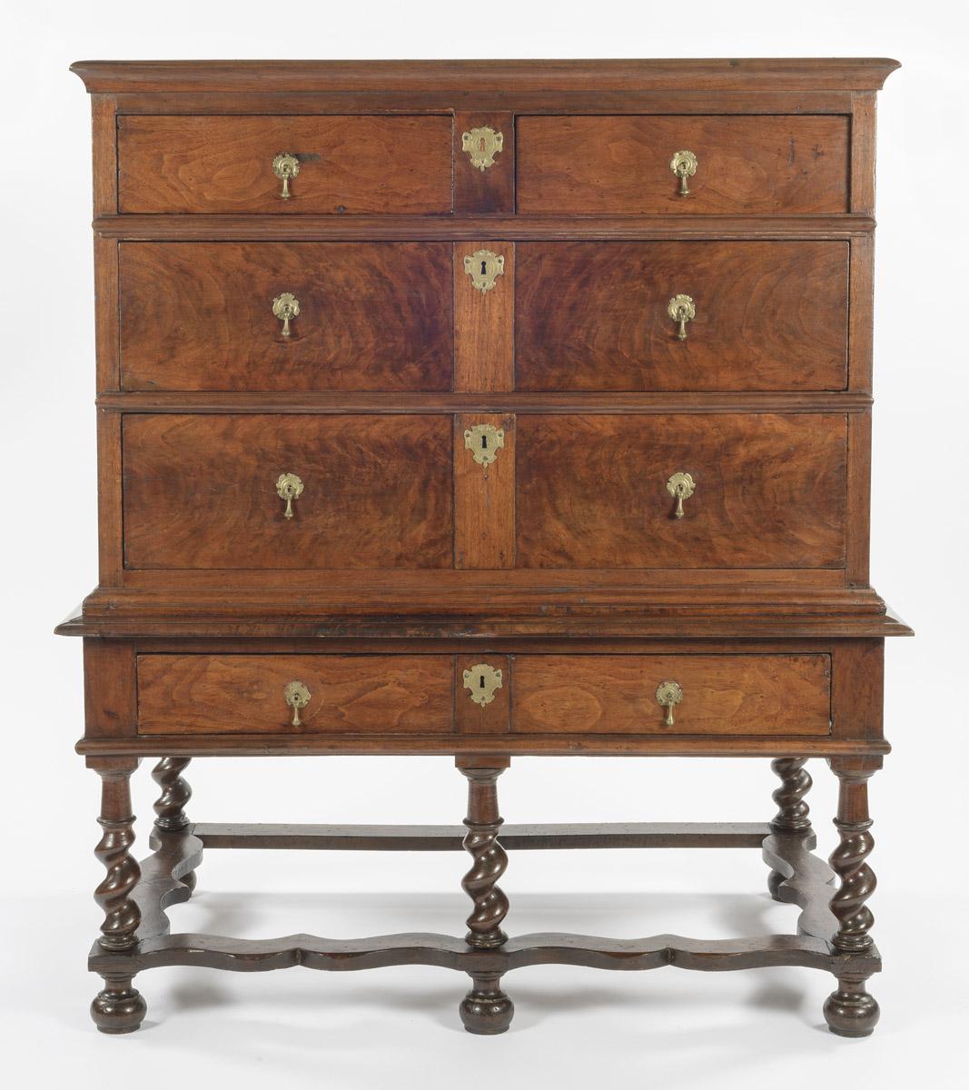 1958.0559 Chest of drawers, view 2