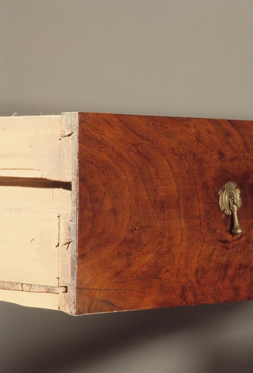 1958.0559 Chest of drawers, detail
