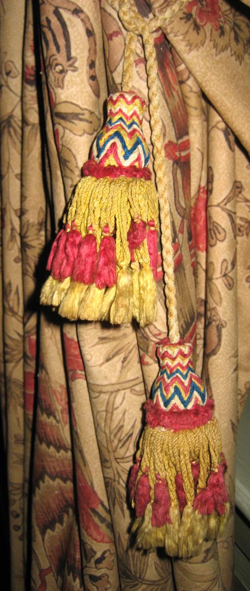 1952.0352.002, window hanging, tassels