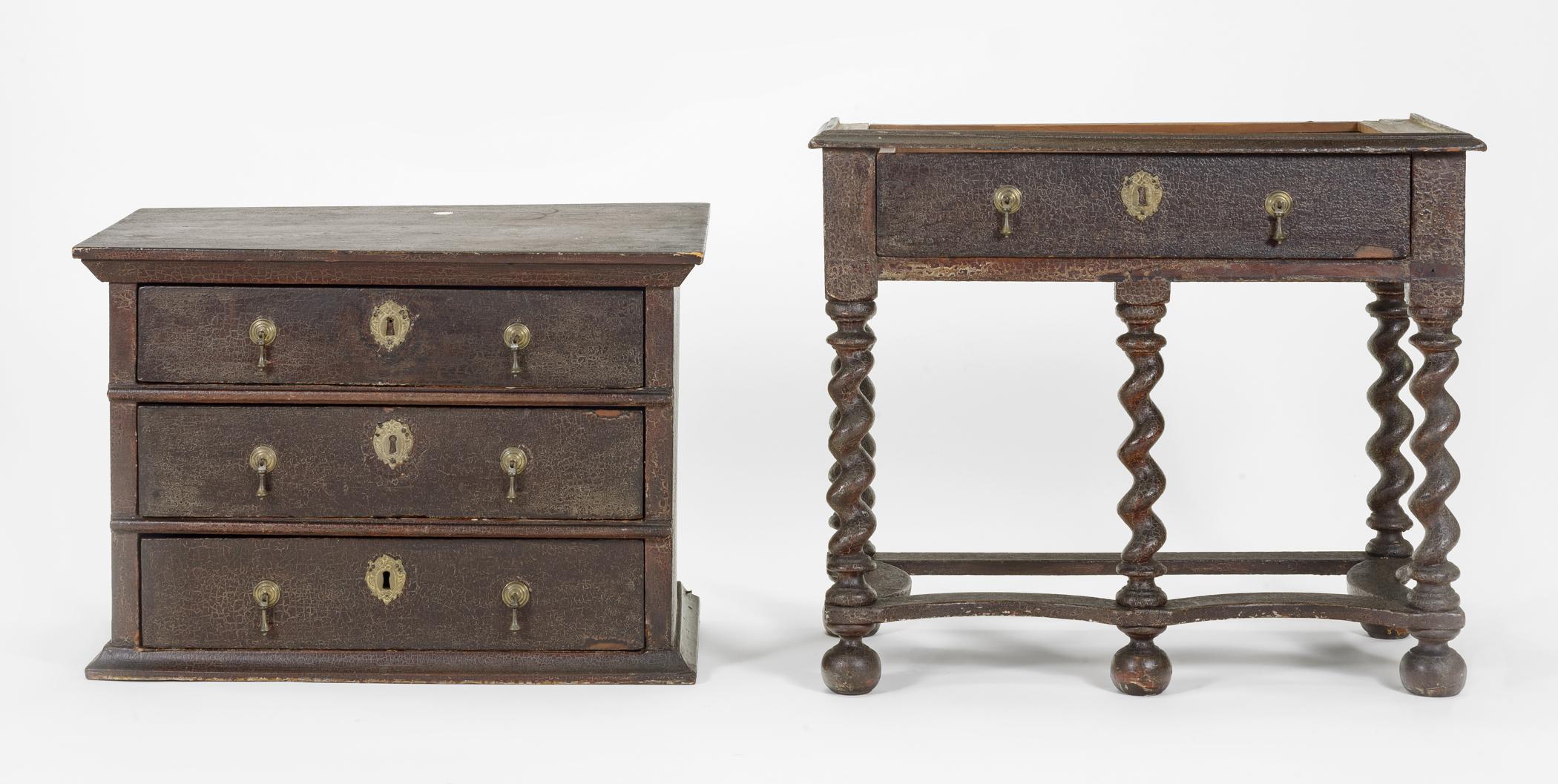 1958.0560 Chest of drawers, view 2