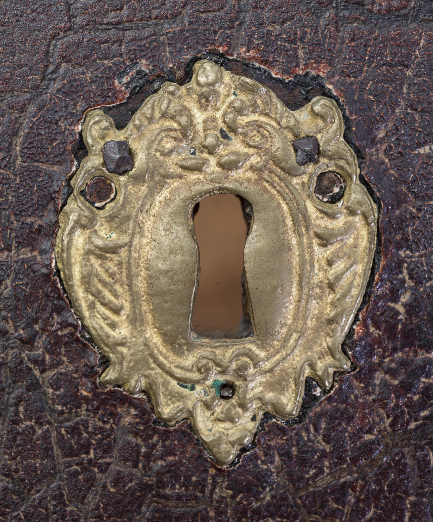 1958.0560 Chest of drawers, detail 6, escutcheon