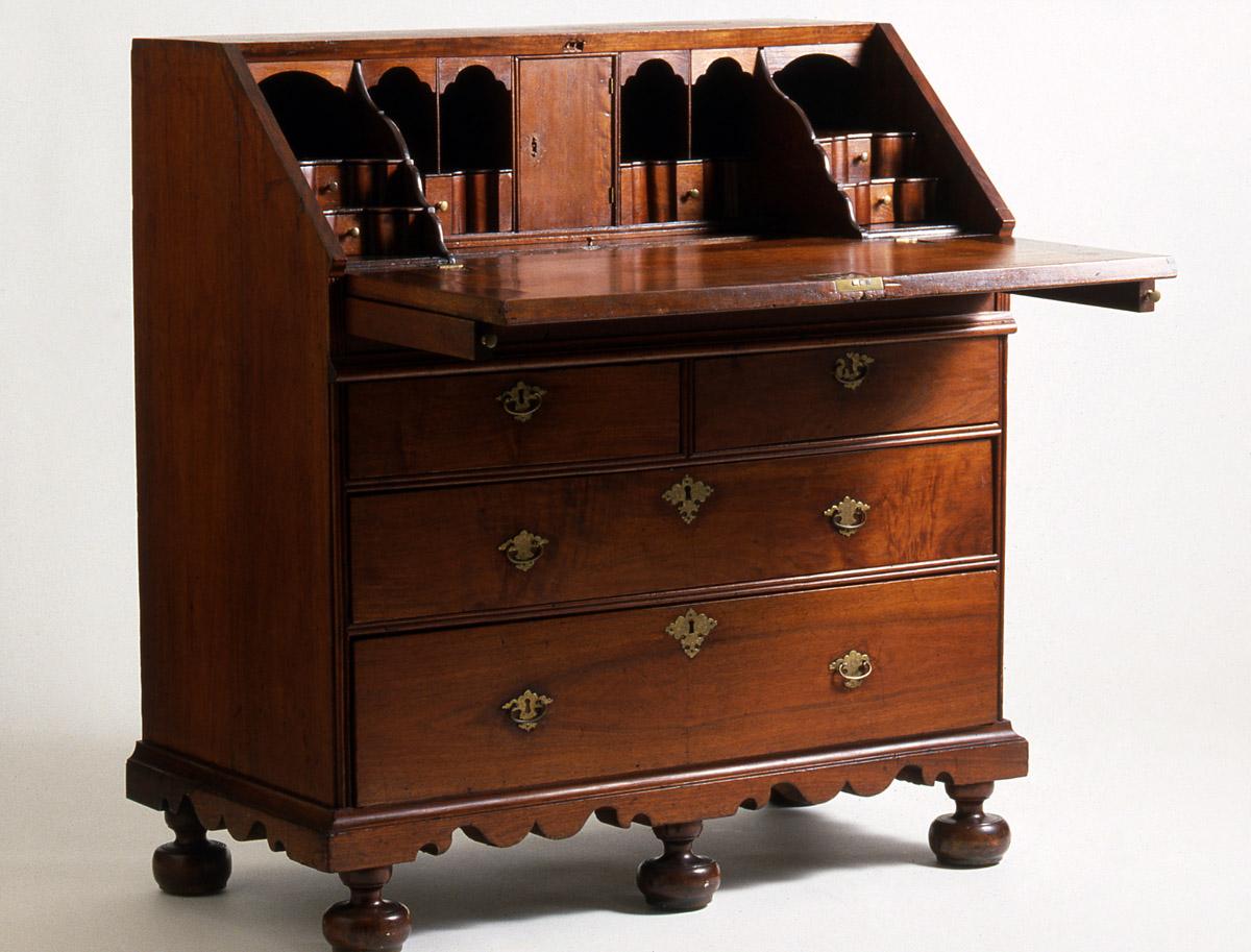 1958.0561 Desk (view 1)
