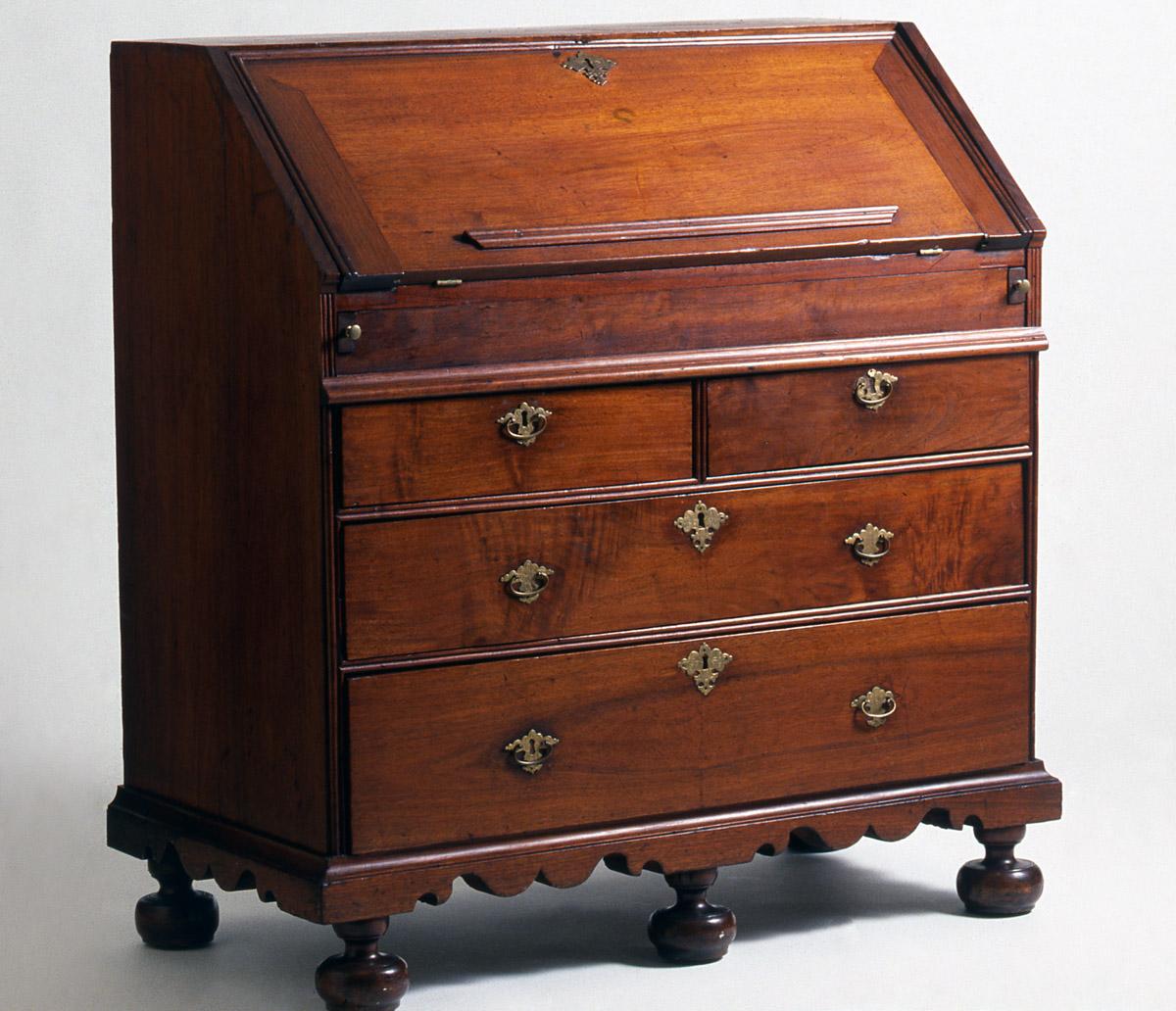 1958.0561 Desk (view 2)