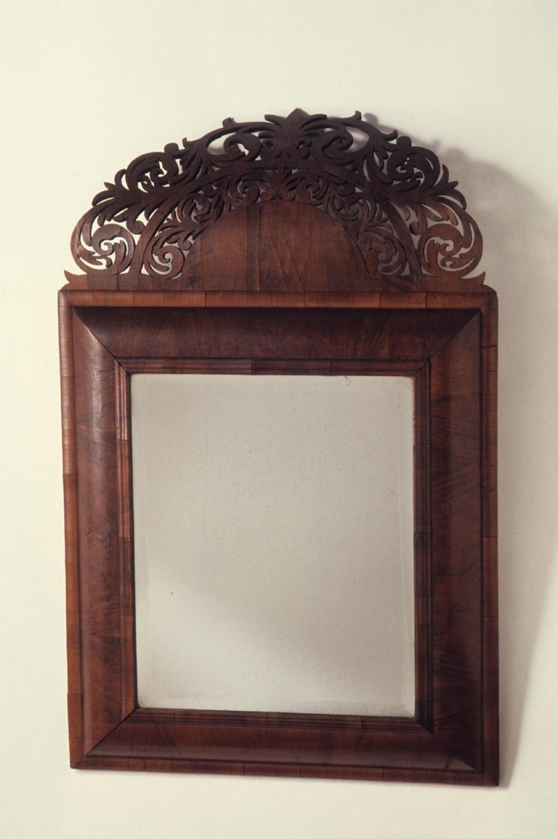 1958.0562 Looking glass or mirror