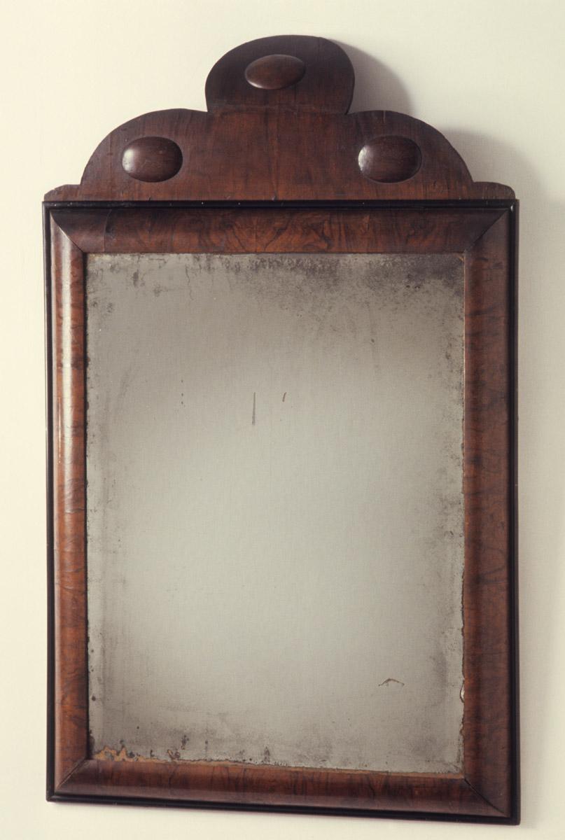1958.0563 Looking glass or mirror