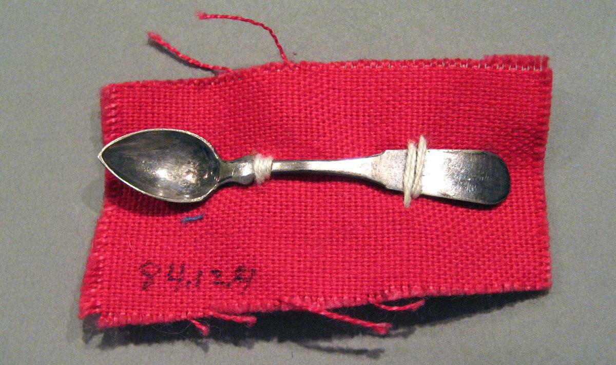 1998.0004.1513 Silver Spoon upper surface