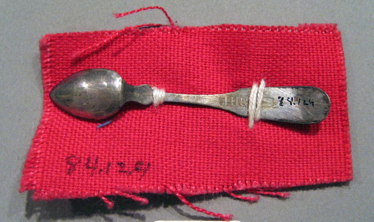 1998.0004.1513 Silver Spoon underside
