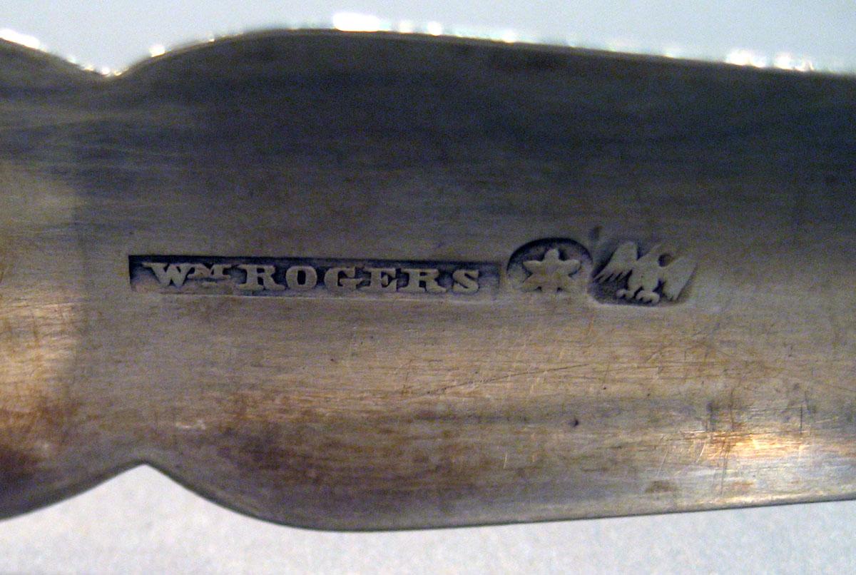 1998.0004.1519 Silver Tongs mark