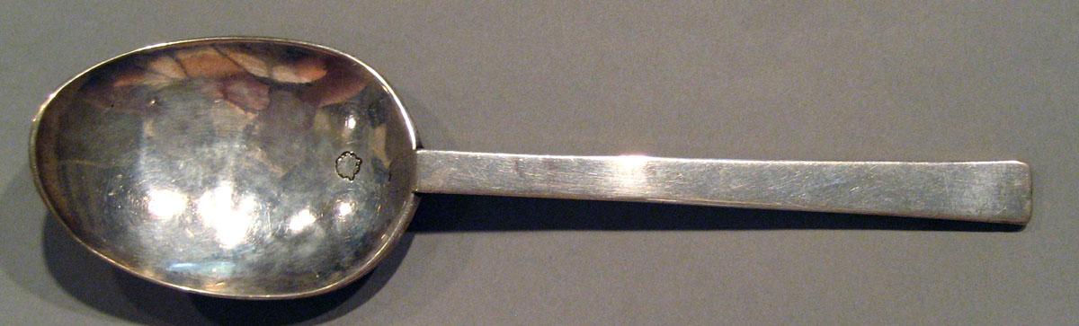 1998.0004.1529 Silver Spoon upper surface