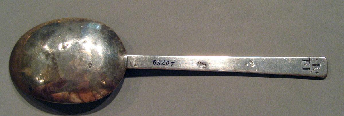 1998.0004.1529 Silver Spoon underside