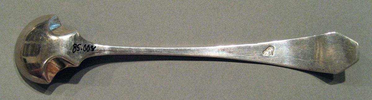 1998.0004.1530 Silver Spoon underside