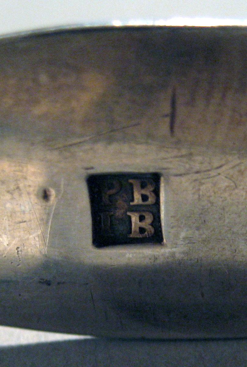 1998.0004.1531 Silver Tongs mark 1