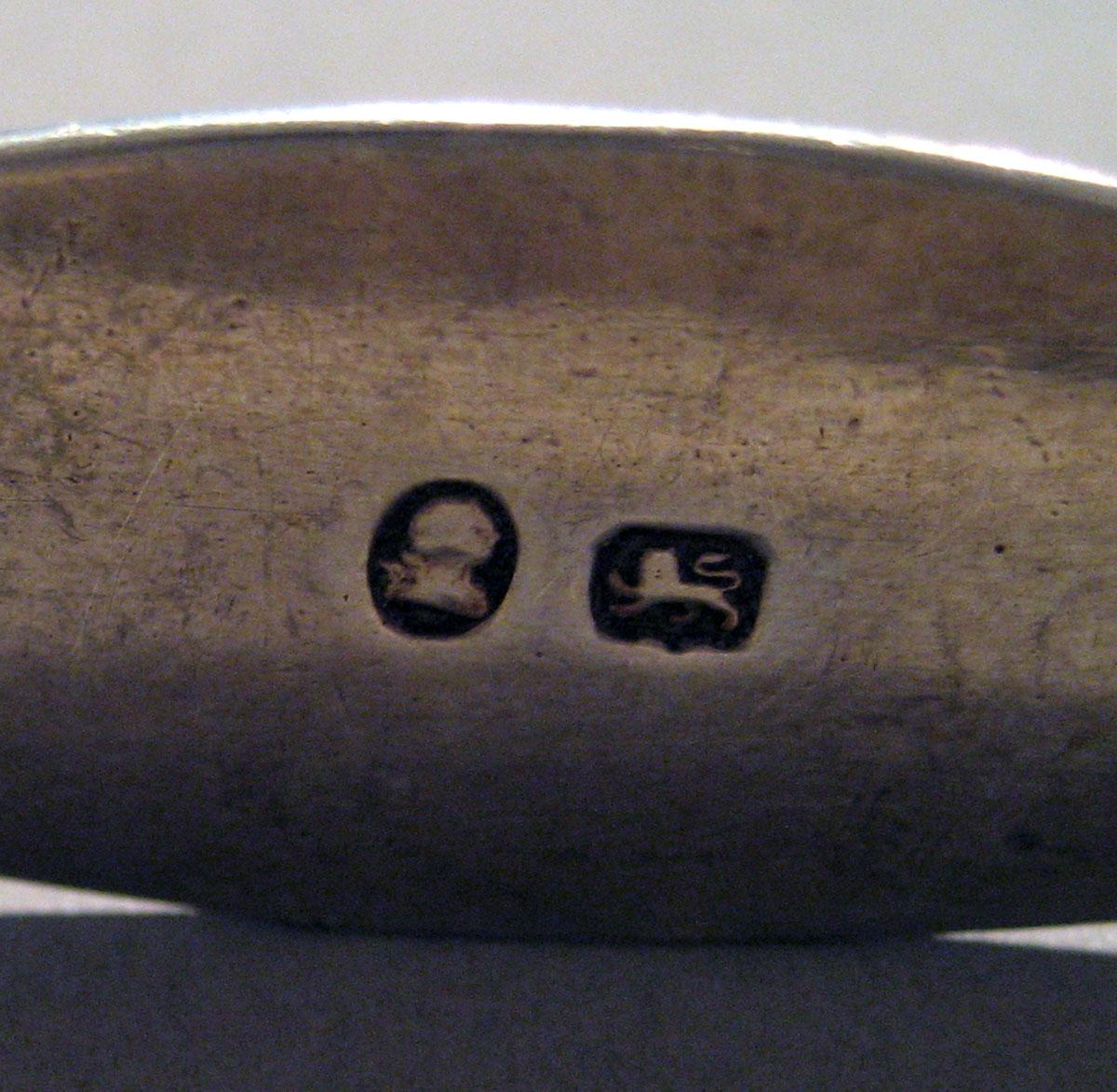 1998.0004.1531 Silver Tongs mark 2