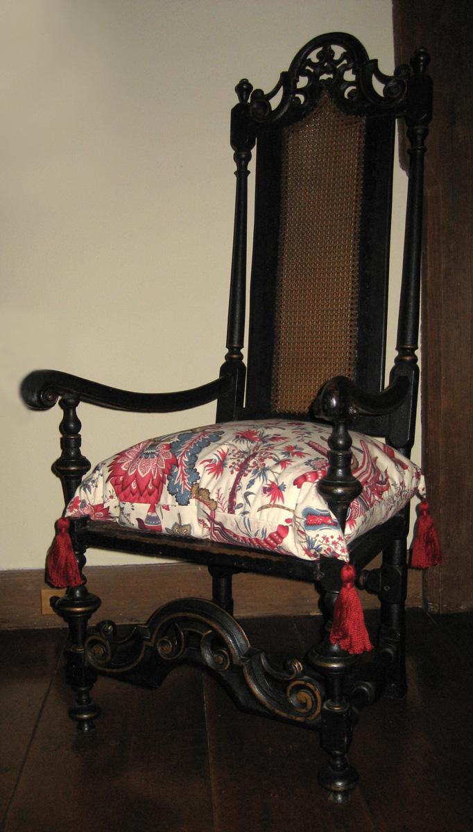 1958.0575 chair with 1984.0673.008 cushion view 1
