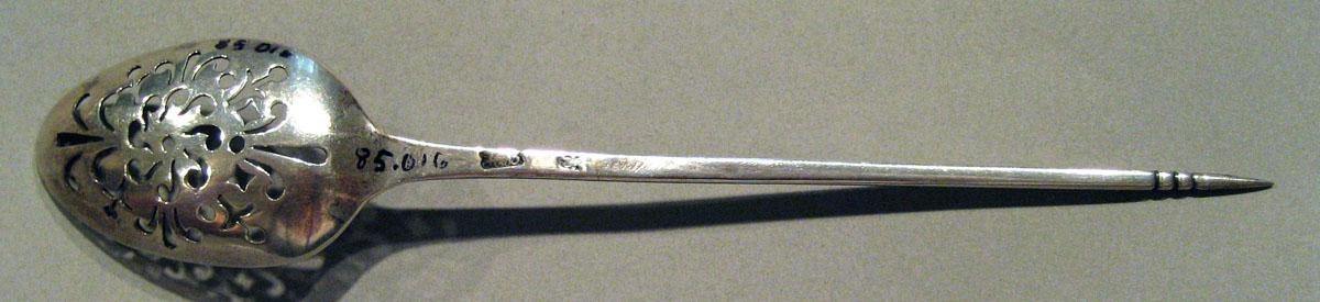 1998.0004.1538 Silver Spoon underside
