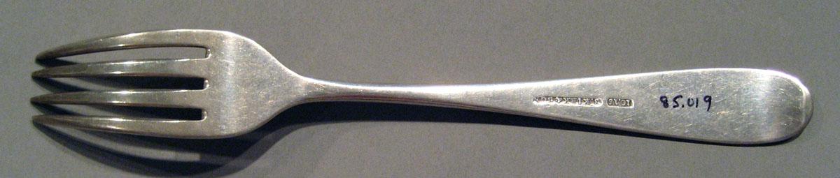 1998.0004.1541 Silver Fork underside
