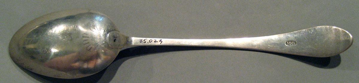 1998.0004.1545 Silver Spoon underside