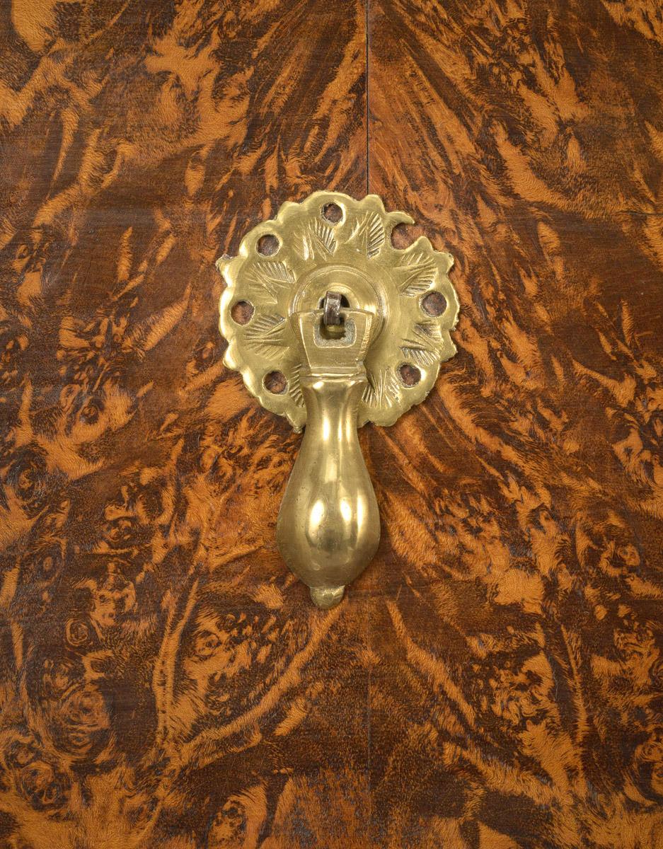 1958.0579 Chest of drawers, detail 5