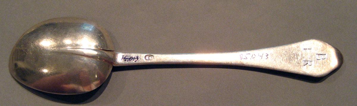 1998.0004.1562 Silver Spoon underside