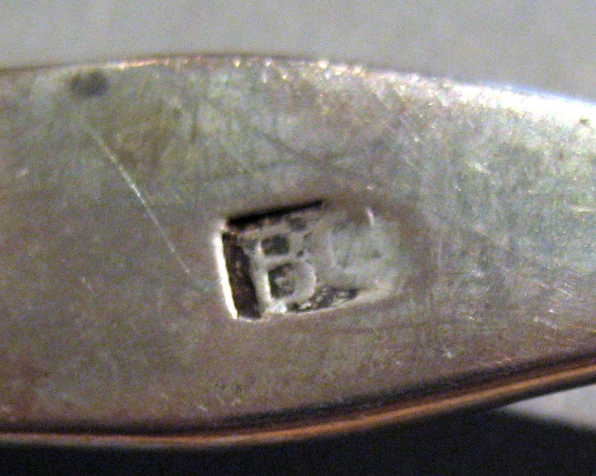 1998.0004.162 Silver Tongs mark 2