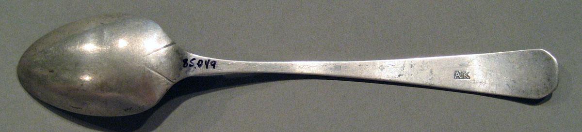 1998.0004.1667 Silver Spoon underside