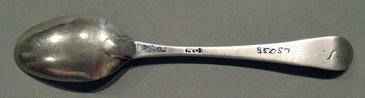 1998.0004.1675 Silver Spoon underside