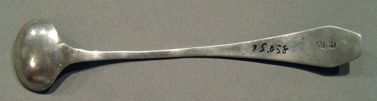 1998.0004.1676 Silver Spoon underside