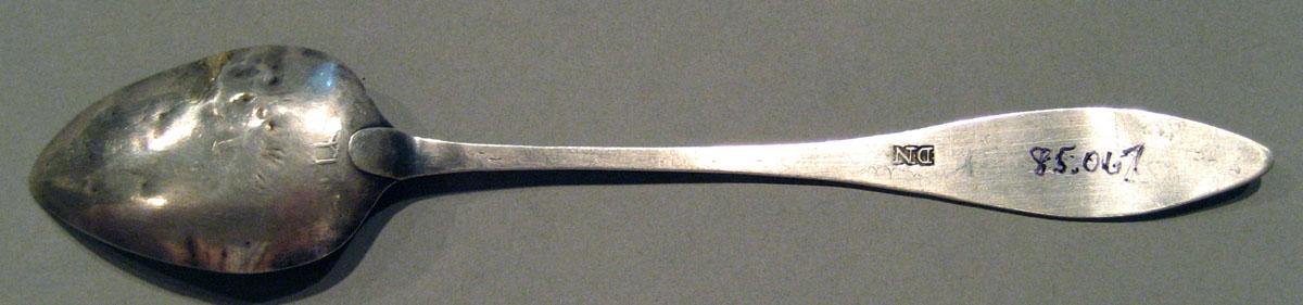 1998.0004.1685 Silver Spoon underside