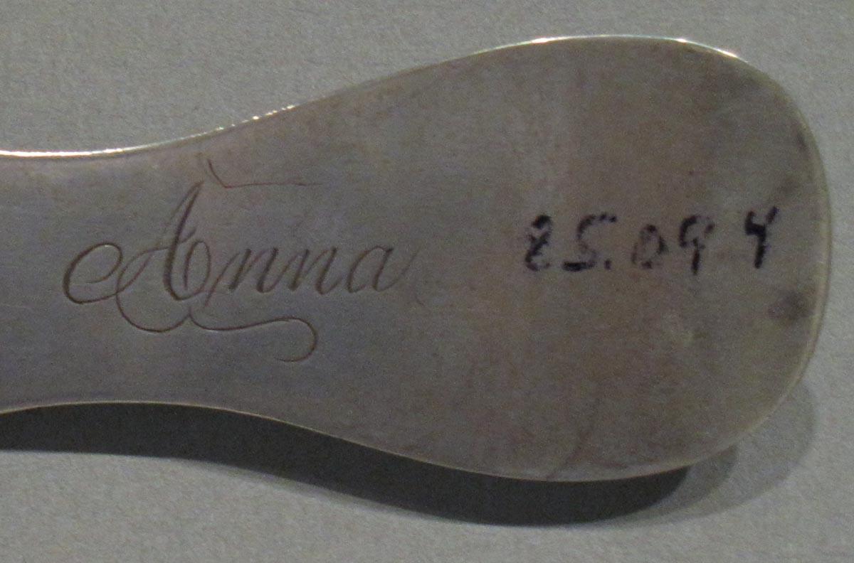 1998.0004.1710 spoon underside engraving