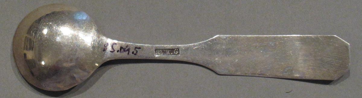 1998.0004.1711 spoon underside
