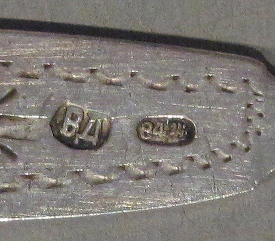 1998.0004.1713 spoon marks