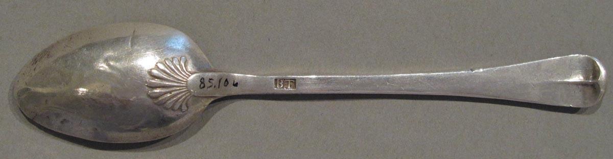 1998.0004.1722 spoon underside