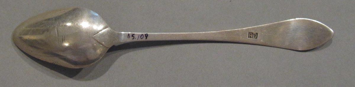 1998.0004.1725.001 spoon underside