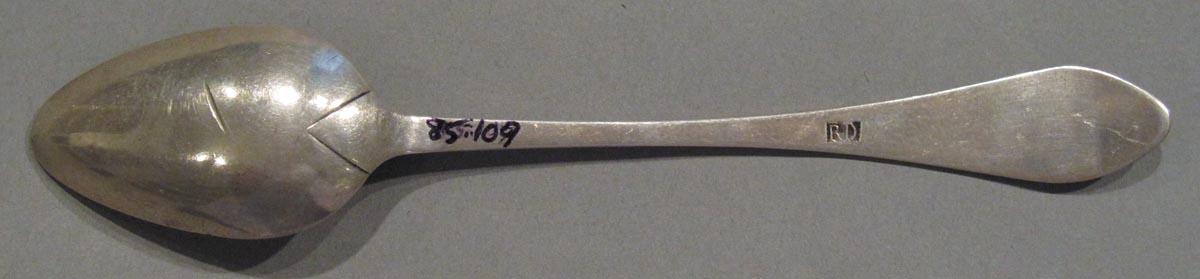 1998.0004.1725.002 spoon underside