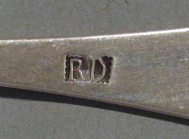 1998.0004.1725.002 spoon mark