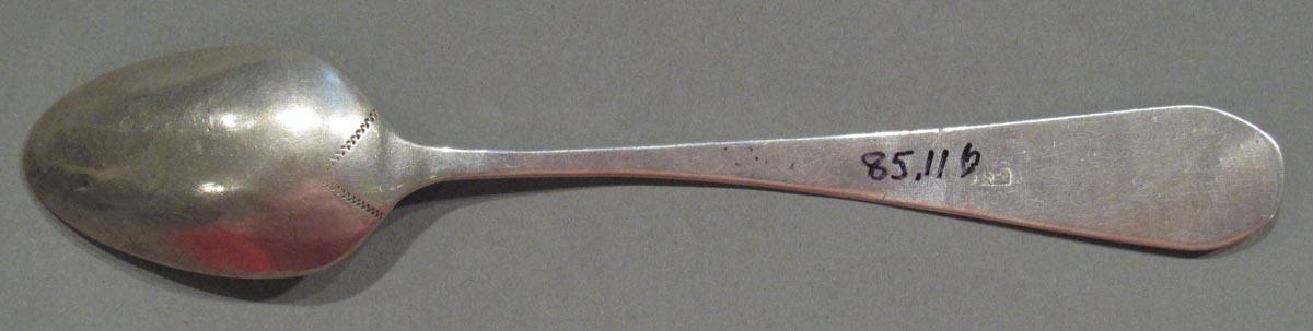 1998.0004.1732 spoon underside