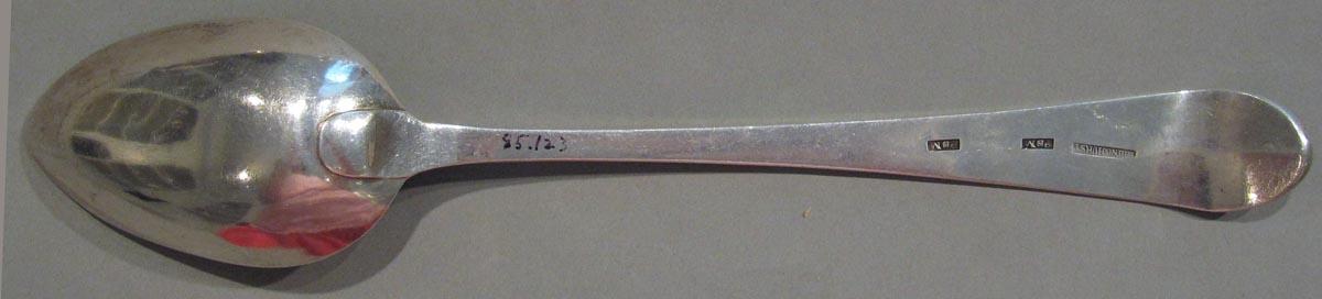 1998.0004.1739 spoon underside