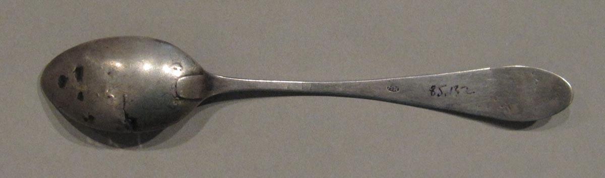 1998.0004.1748.001 spoon underside