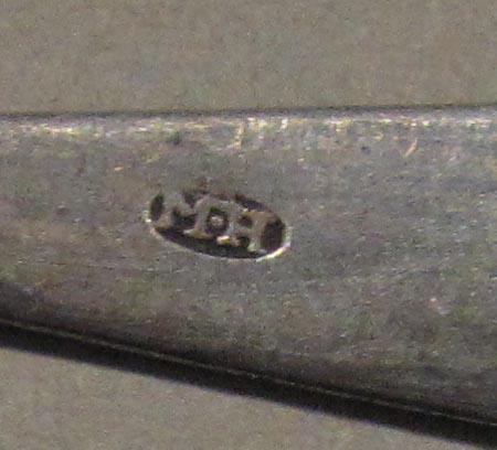 1998.0004.1748.001 spoon mark