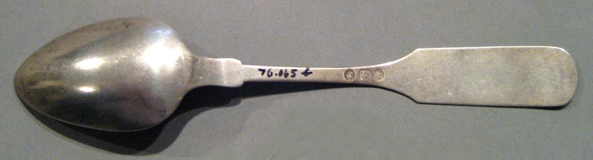 1998.0004.176.002 Silver Spoon underside