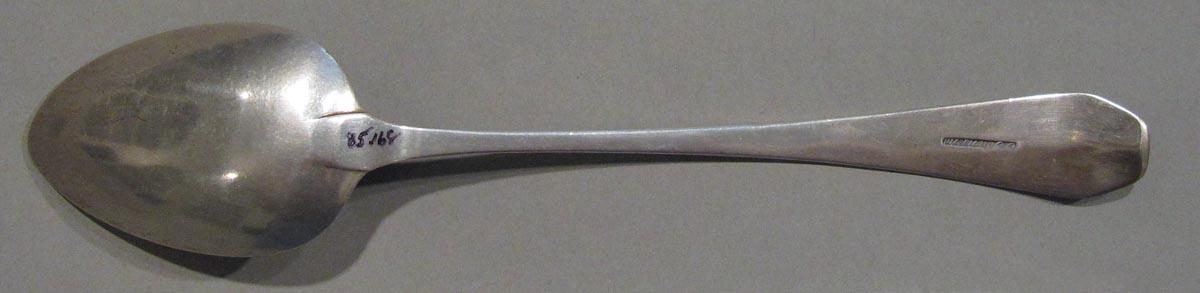 1998.0004.1782 spoon underside