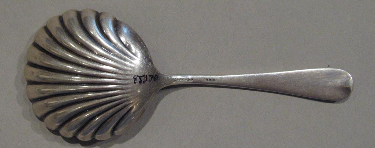 1998.0004.1784 spoon underside