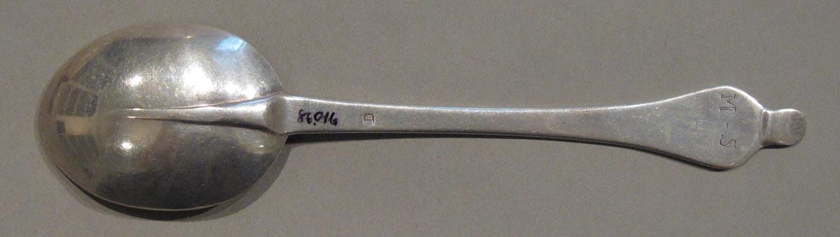 1998.0004.1806 spoon underside
