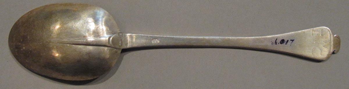 1998.0004.1807 spoon underside