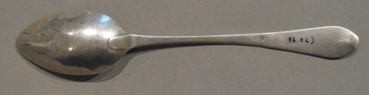1998.0004.1813.001 spoon underside