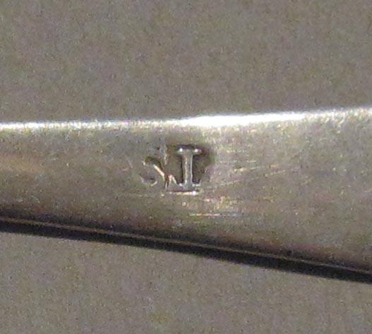 1998.0004.1813.001 spoon mark