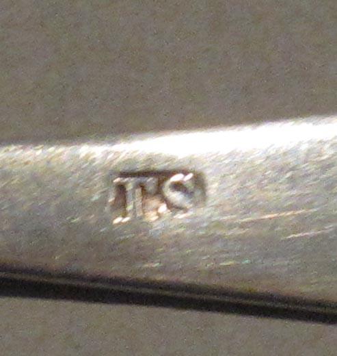 1998.0004.1813.002 spoon mark