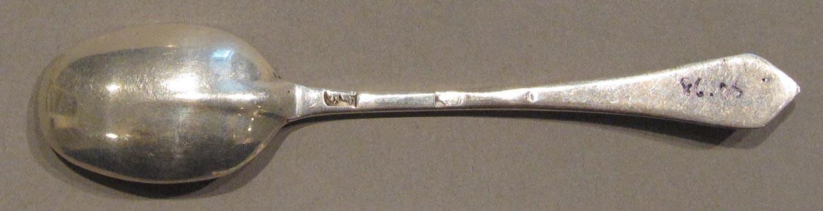 1998.0004.1821.005 spoon underside