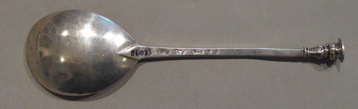 1998.0004.1823 spoon underside